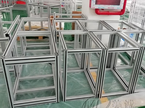 鋁型材設(shè)備機(jī)架如何選材？