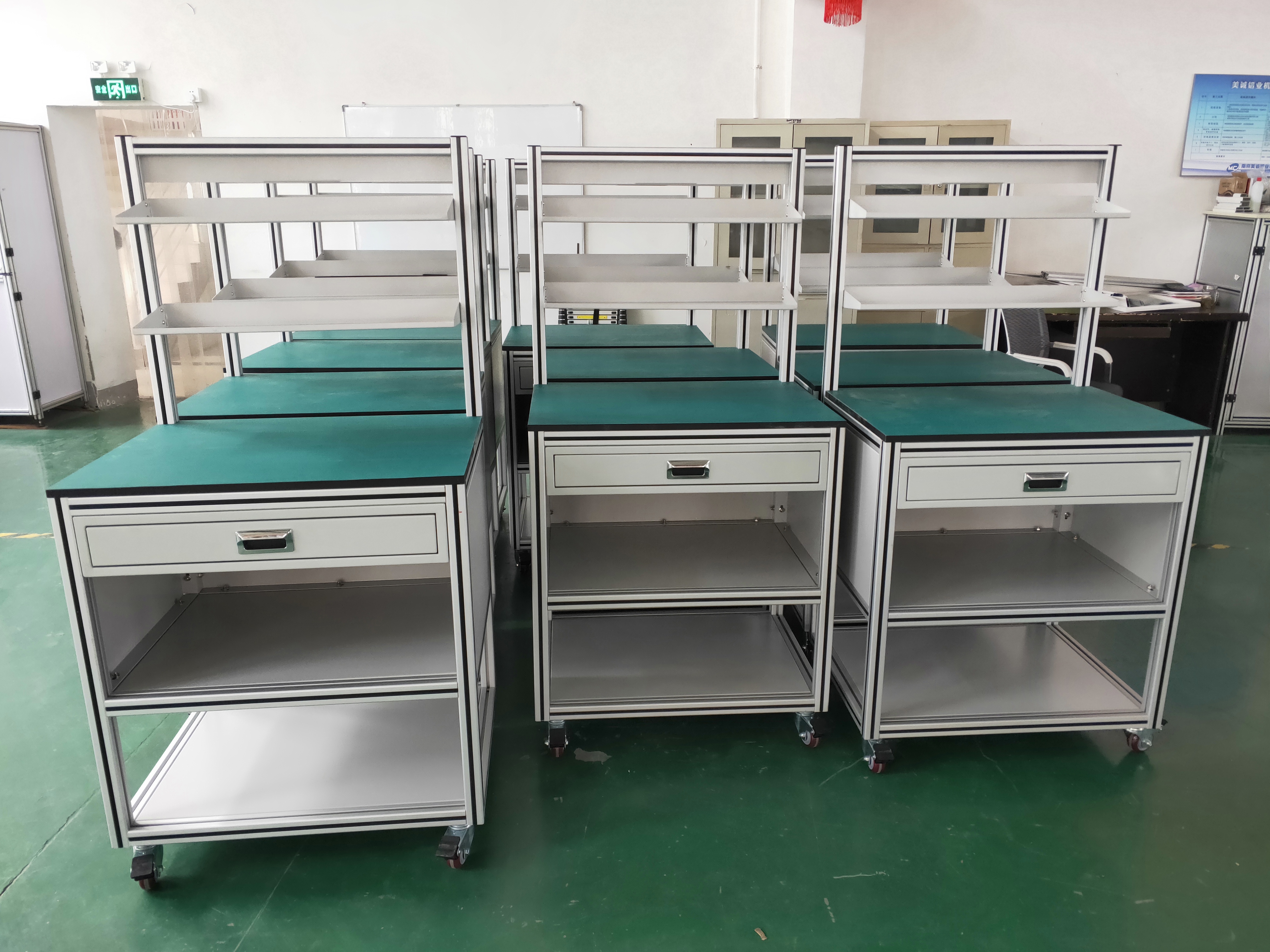 有多少廠家可以制作出防靜電操作臺？